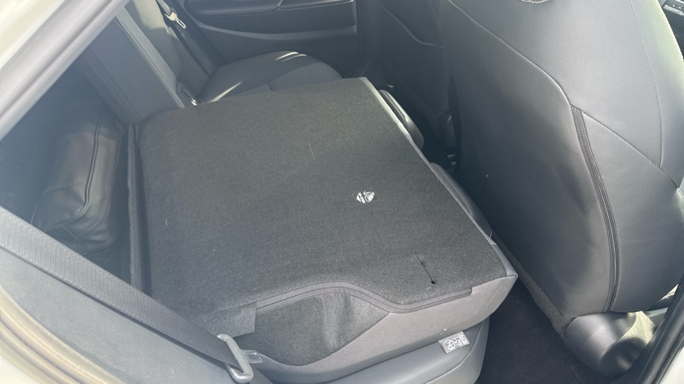 Toyota C-HR 1.8 Hybrid Design 5dr CVT Hybrid Hatchback - Image 18