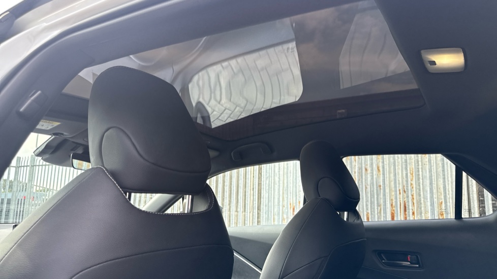Toyota C-HR 1.8 Hybrid Design 5dr CVT Hybrid Hatchback - Image 19