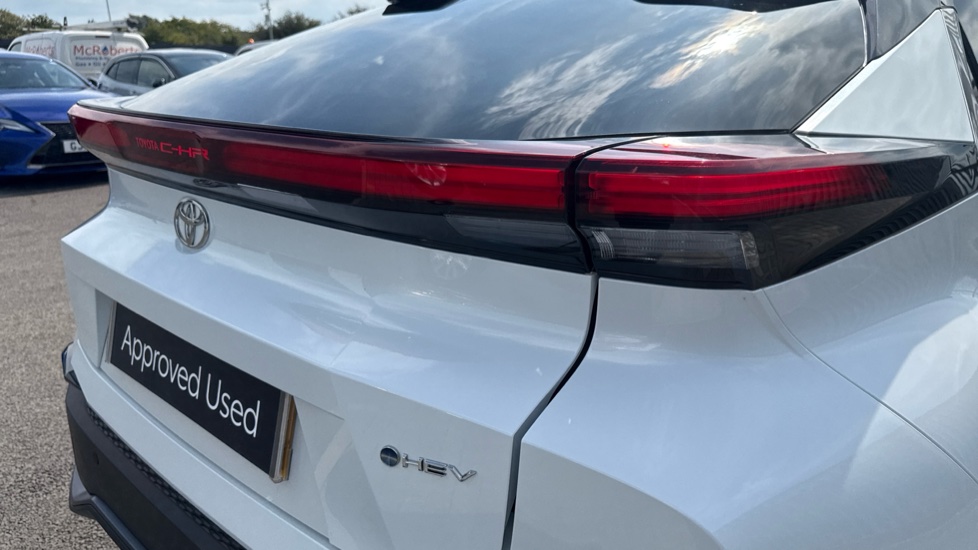 Toyota C-HR 1.8 Hybrid Design 5dr CVT Hybrid Hatchback - Image 21