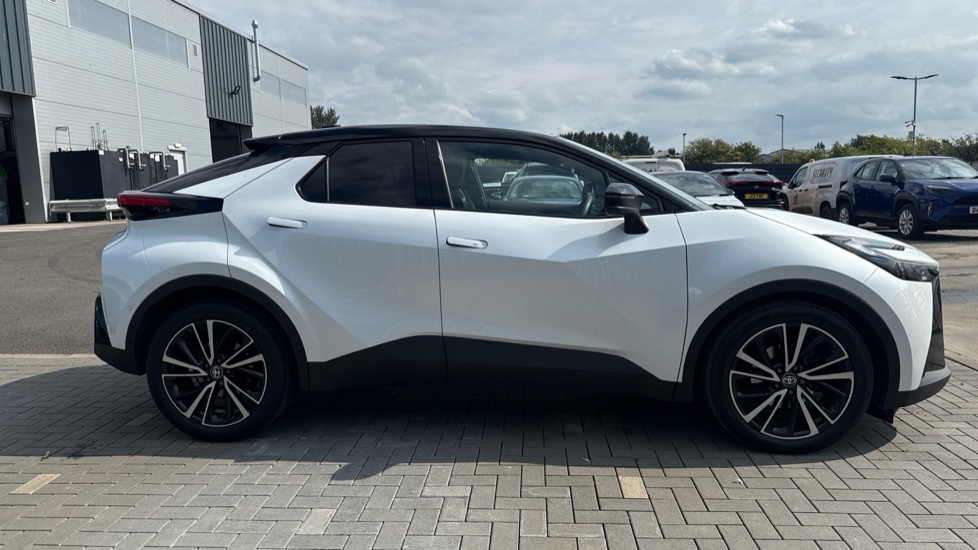 Toyota C-HR 1.8 Hybrid Design 5dr CVT Hybrid Hatchback - Image 23