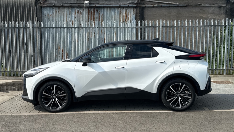 Toyota C-HR 1.8 Hybrid Design 5dr CVT Hybrid Hatchback - Image 24