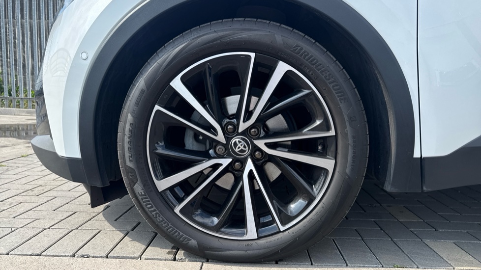 Toyota C-HR 1.8 Hybrid Design 5dr CVT Hybrid Hatchback - Image 25