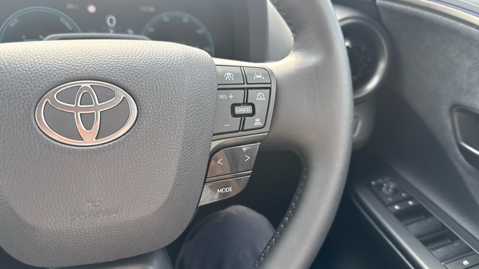 Toyota C-HR 1.8 Hybrid Design 5dr CVT Hybrid Hatchback - Image 35