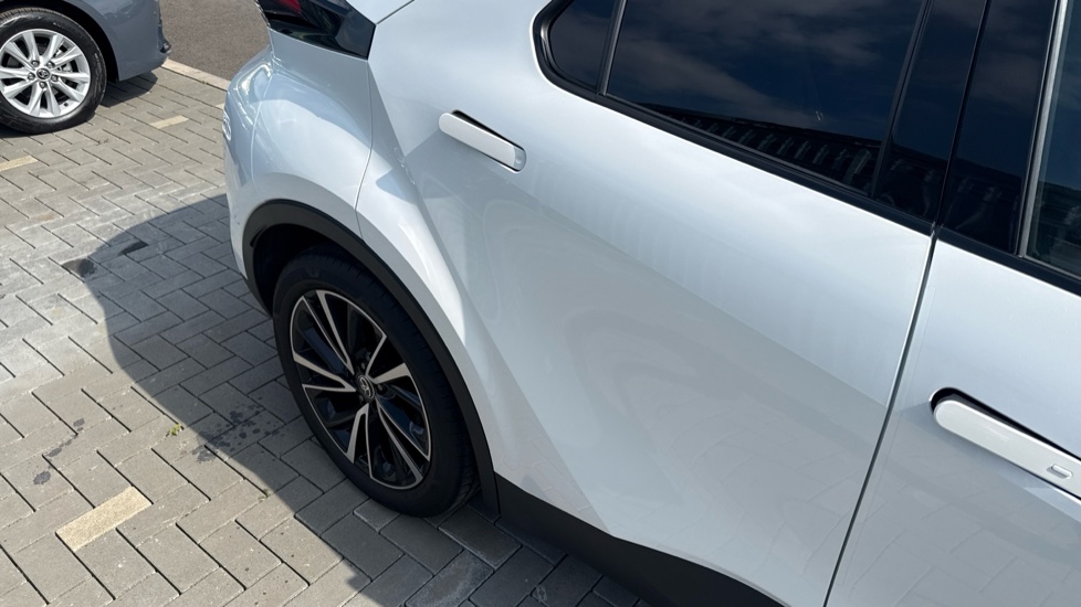 Toyota C-HR 1.8 Hybrid Design 5dr CVT Hybrid Hatchback - Image 42