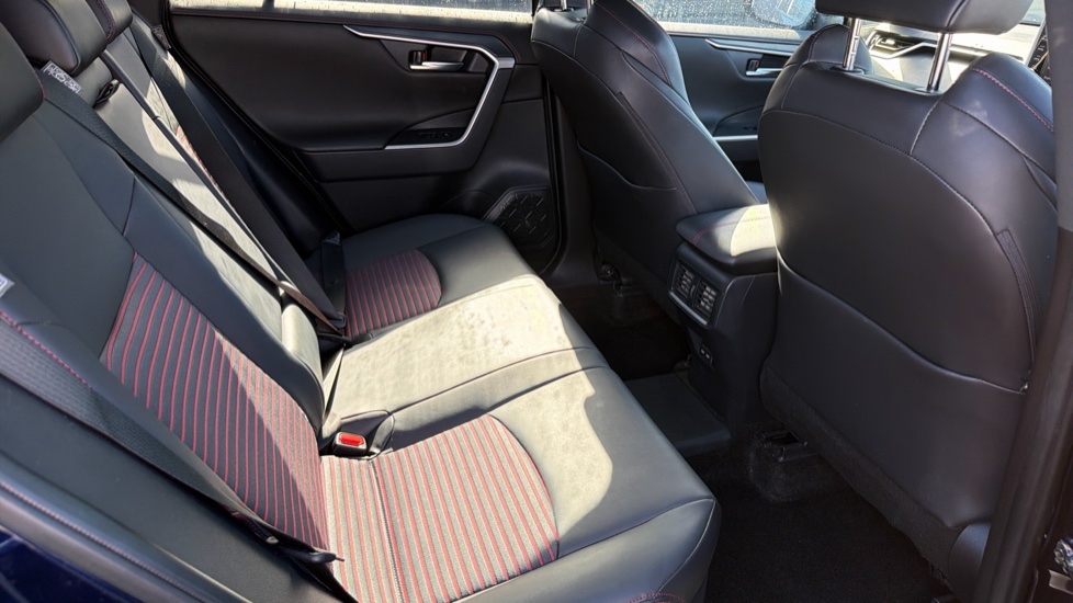 Toyota RAV4 2.5 PHEV Dynamic 5dr CVT Estate - Image 8
