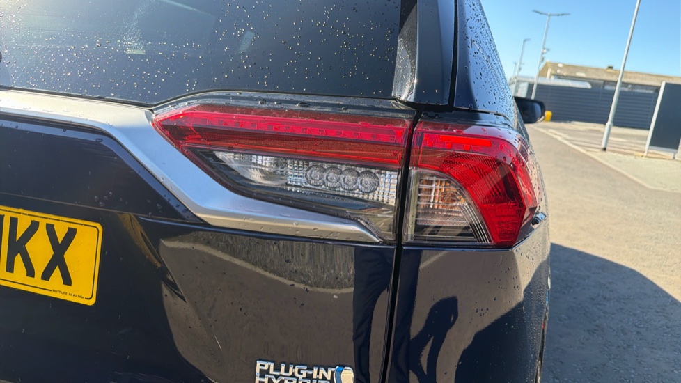 Toyota RAV4 2.5 PHEV Dynamic 5dr CVT Estate - Image 21