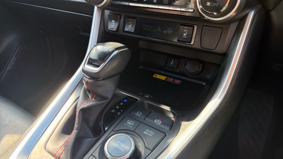 Toyota RAV4 2.5 PHEV Dynamic 5dr CVT Estate - Image 35