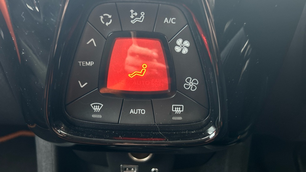 Toyota Aygo 1.0 VVT-i X-Cite 6 5dr Petrol Hatchback - Image 33