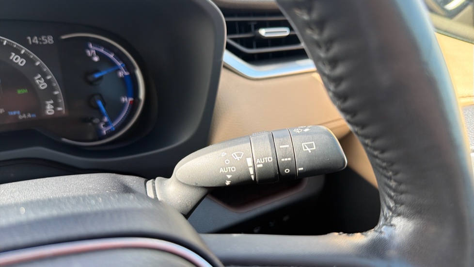 Toyota RAV4 2.5 VVT-i Hybrid Excel 5dr CVT 2WD Hybrid Estate - Image 32