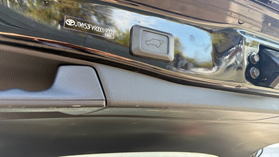 Toyota RAV4 2.5 VVT-i Hybrid Excel 5dr CVT 2WD Hybrid Estate - Image 50
