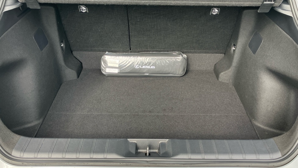 Lexus LBX 1.5 Premium Plus 5dr E-CVT Hybrid Hatchback - Image 13