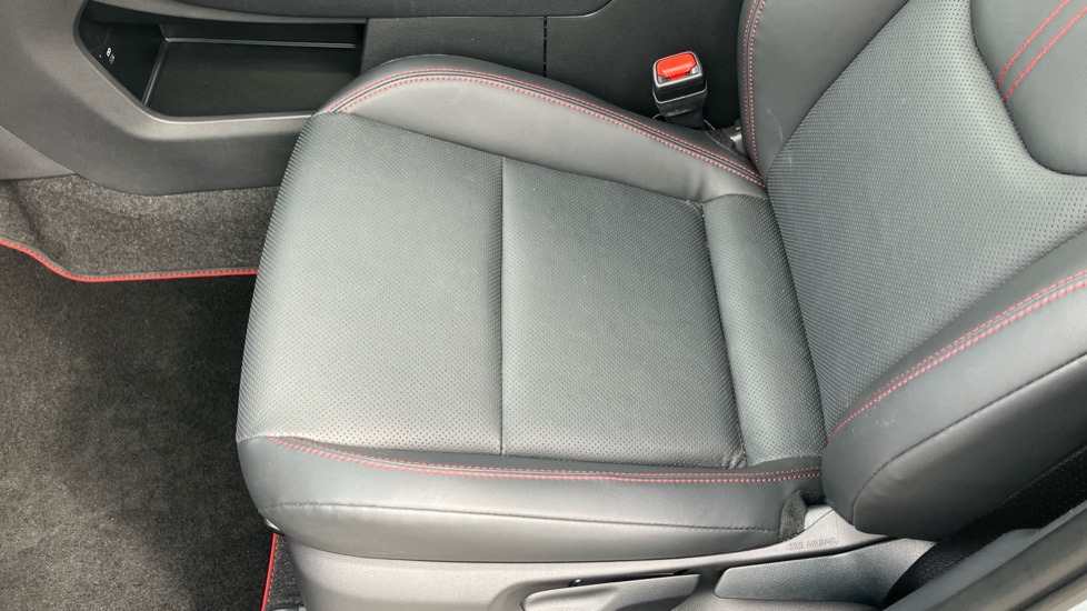 Lexus LBX 1.5 Premium Plus 5dr E-CVT Hybrid Hatchback - Image 17