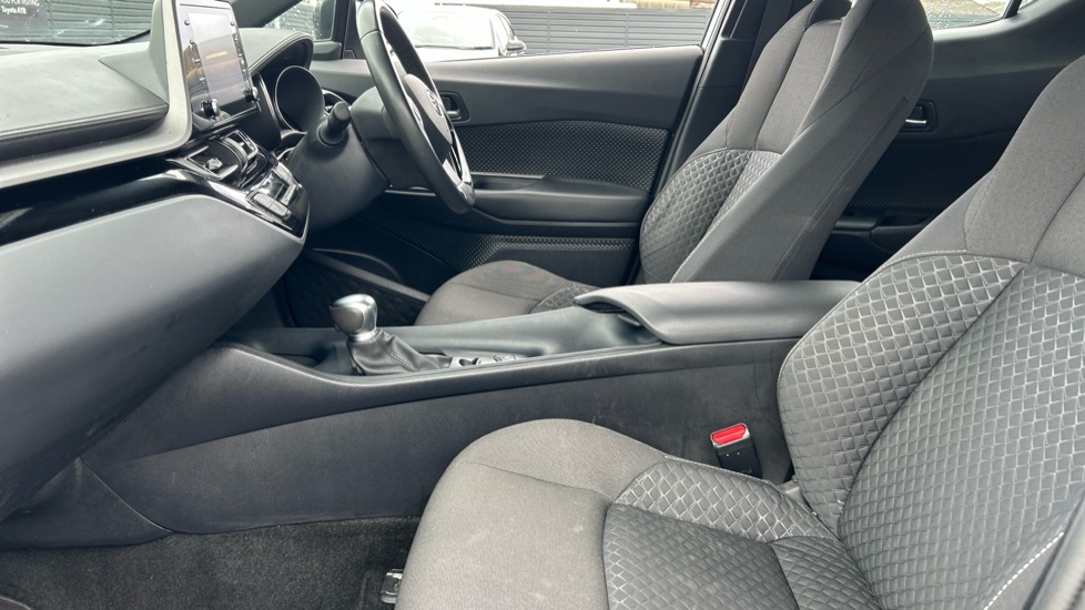 Toyota C-HR 1.8 Hybrid Icon 5dr CVT Hybrid Hatchback - Image 5