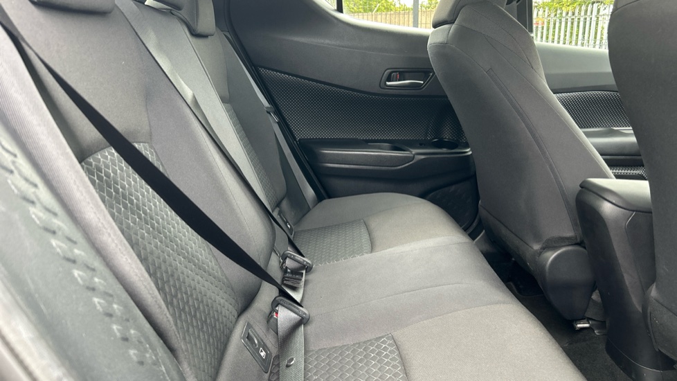 Toyota C-HR 1.8 Hybrid Icon 5dr CVT Hybrid Hatchback - Image 8