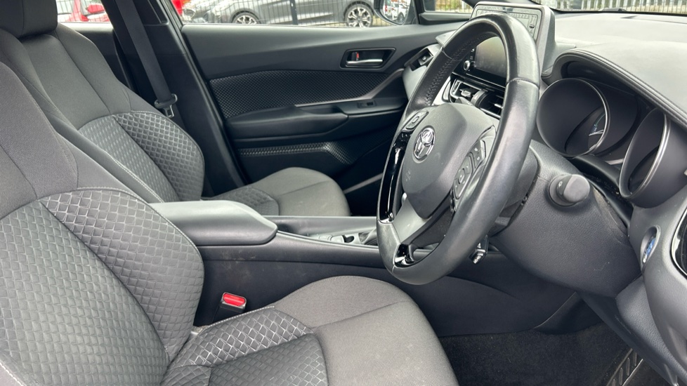 Toyota C-HR 1.8 Hybrid Icon 5dr CVT Hybrid Hatchback - Image 12