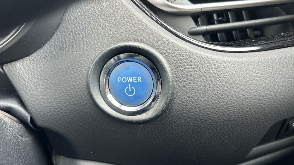 Toyota C-HR 1.8 Hybrid Icon 5dr CVT Hybrid Hatchback - Image 16