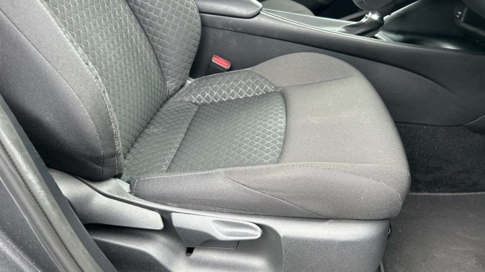Toyota C-HR 1.8 Hybrid Icon 5dr CVT Hybrid Hatchback - Image 17