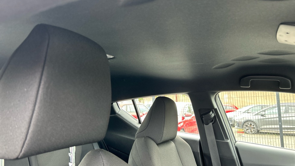 Toyota C-HR 1.8 Hybrid Icon 5dr CVT Hybrid Hatchback - Image 19