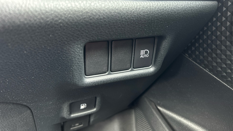 Toyota C-HR 1.8 Hybrid Icon 5dr CVT Hybrid Hatchback - Image 43