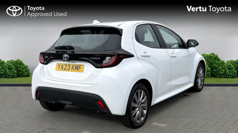Toyota Yaris 1.5 Hybrid Icon 5dr CVT Hybrid Hatchback - Image 2