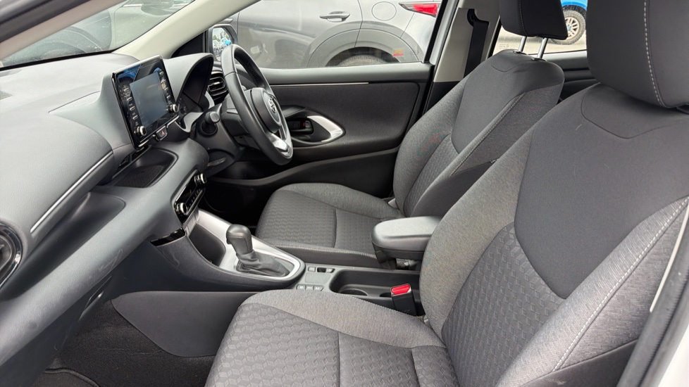 Toyota Yaris 1.5 Hybrid Icon 5dr CVT Hybrid Hatchback - Image 5