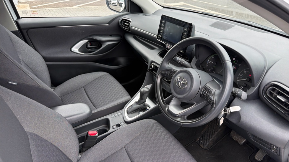 Toyota Yaris 1.5 Hybrid Icon 5dr CVT Hybrid Hatchback - Image 12