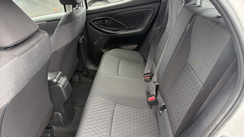 Toyota Yaris 1.5 Hybrid Icon 5dr CVT Hybrid Hatchback - Image 15