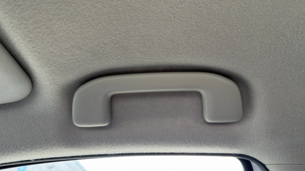 Toyota Yaris 1.5 Hybrid Icon 5dr CVT Hybrid Hatchback - Image 16