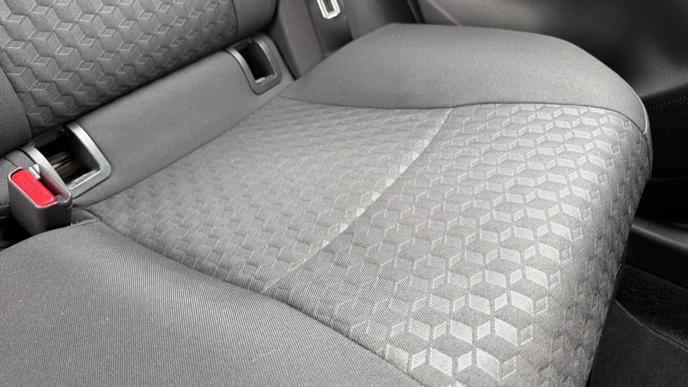 Toyota Yaris 1.5 Hybrid Icon 5dr CVT Hybrid Hatchback - Image 17