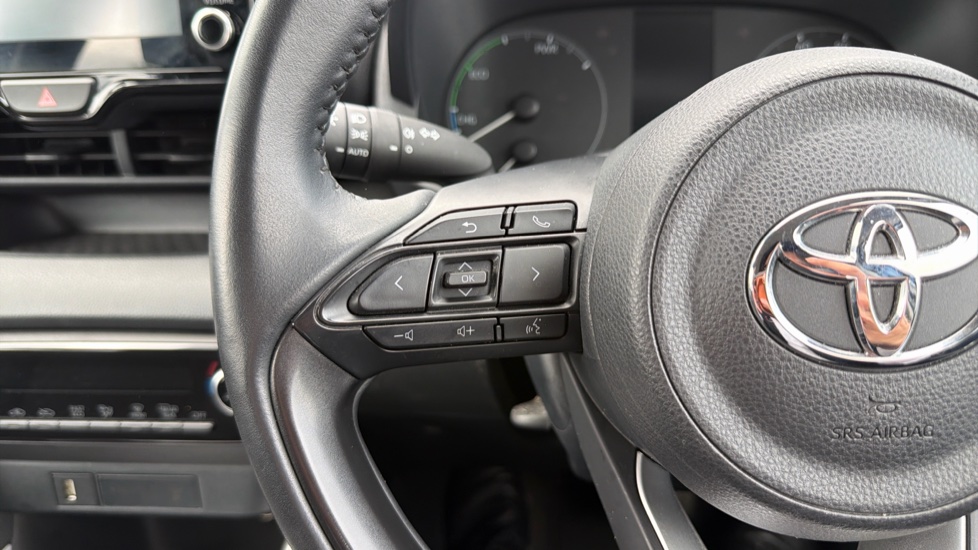 Toyota Yaris 1.5 Hybrid Icon 5dr CVT Hybrid Hatchback - Image 29