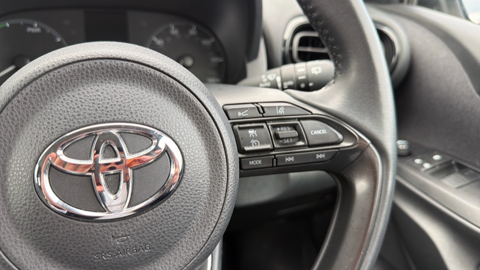 Toyota Yaris 1.5 Hybrid Icon 5dr CVT Hybrid Hatchback - Image 30