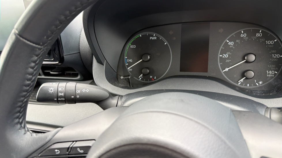 Toyota Yaris 1.5 Hybrid Icon 5dr CVT Hybrid Hatchback - Image 32