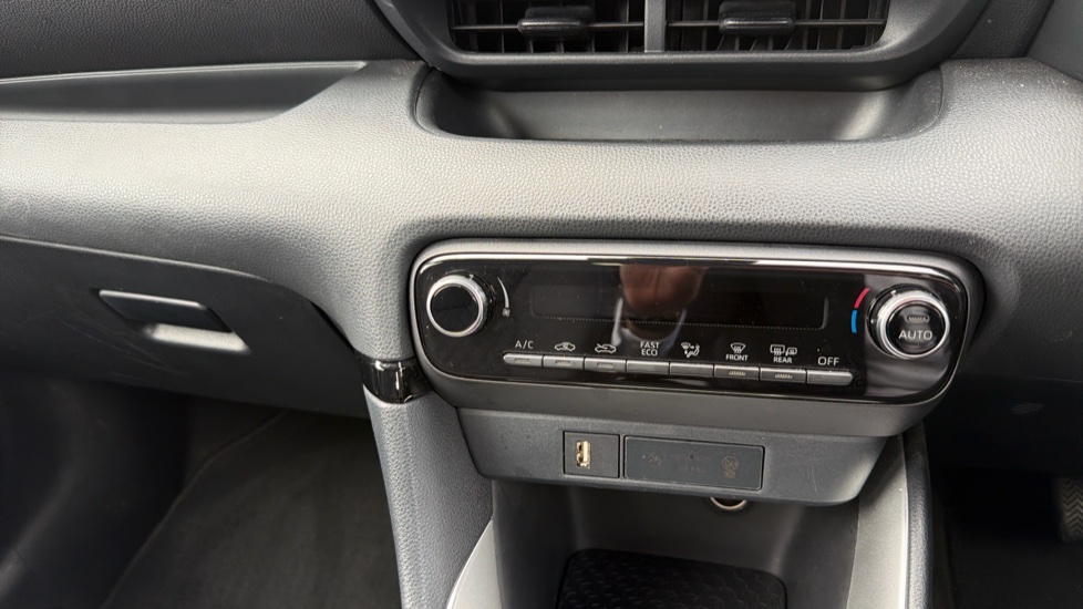 Toyota Yaris 1.5 Hybrid Icon 5dr CVT Hybrid Hatchback - Image 34