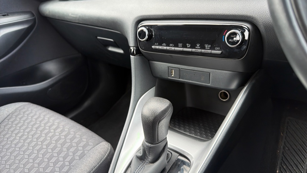 Toyota Yaris 1.5 Hybrid Icon 5dr CVT Hybrid Hatchback - Image 35