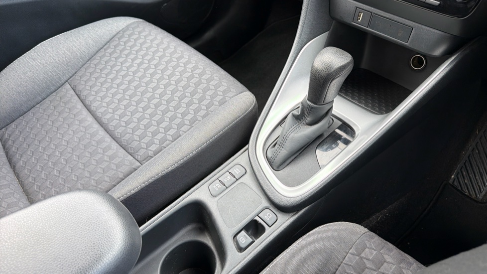 Toyota Yaris 1.5 Hybrid Icon 5dr CVT Hybrid Hatchback - Image 36