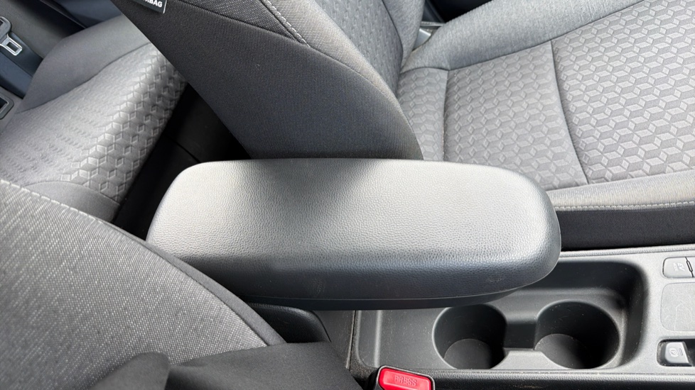Toyota Yaris 1.5 Hybrid Icon 5dr CVT Hybrid Hatchback - Image 37