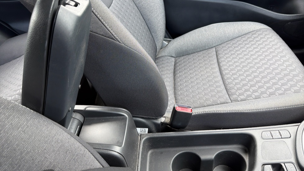 Toyota Yaris 1.5 Hybrid Icon 5dr CVT Hybrid Hatchback - Image 38