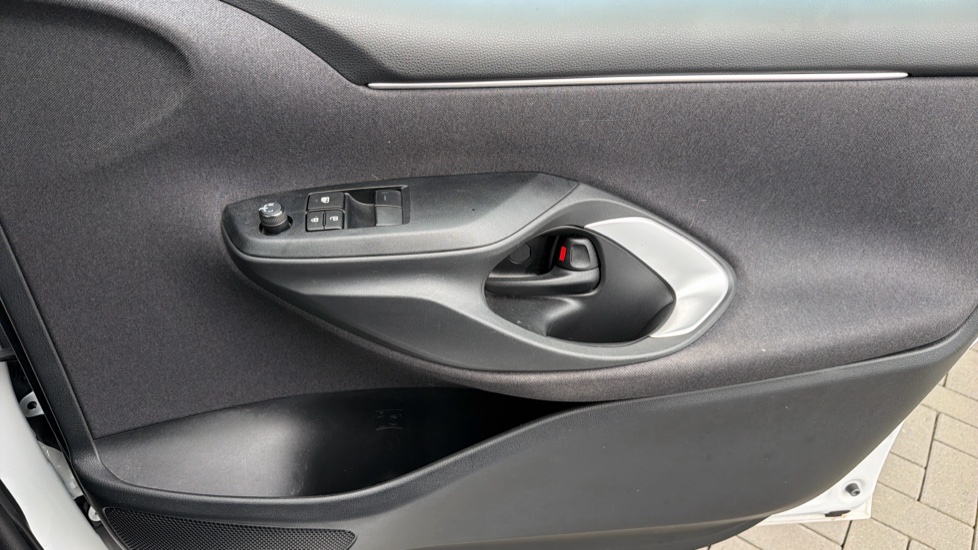 Toyota Yaris 1.5 Hybrid Icon 5dr CVT Hybrid Hatchback - Image 40