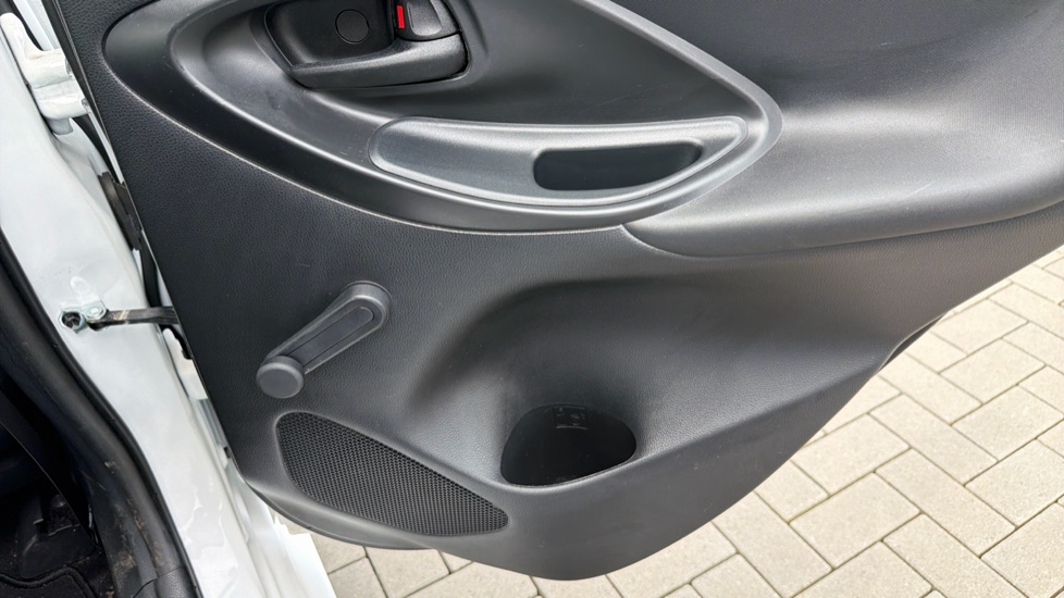 Toyota Yaris 1.5 Hybrid Icon 5dr CVT Hybrid Hatchback - Image 42