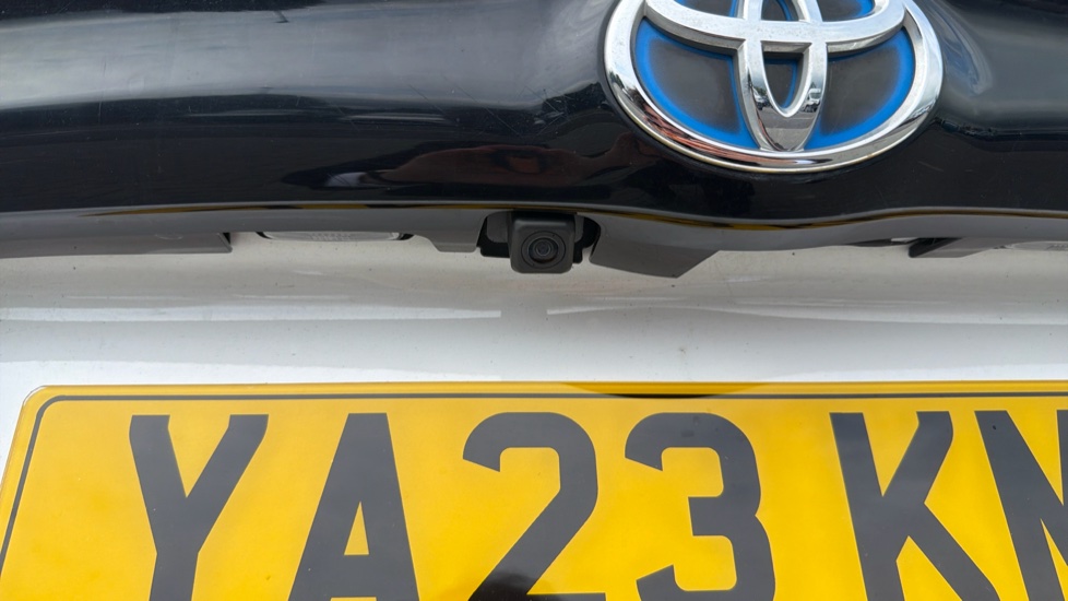 Toyota Yaris 1.5 Hybrid Icon 5dr CVT Hybrid Hatchback - Image 43