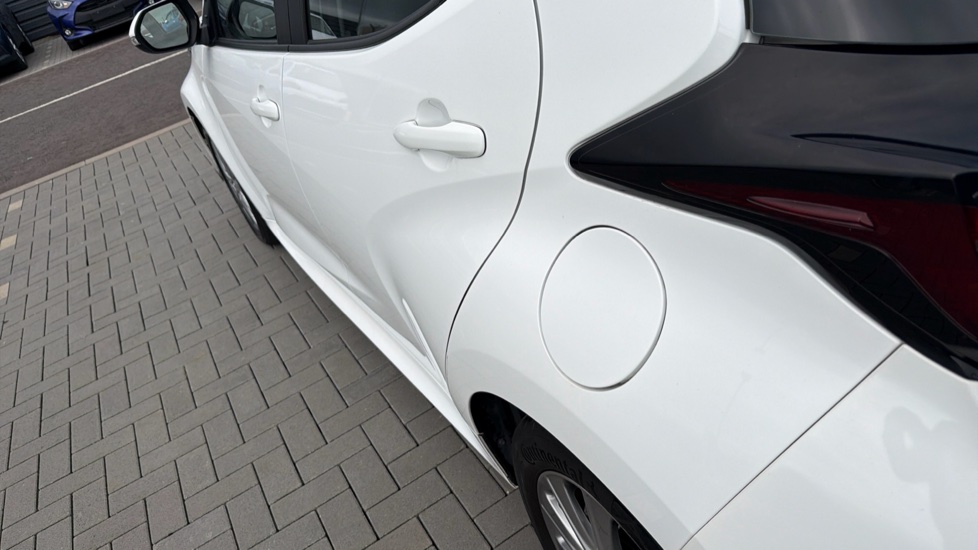 Toyota Yaris 1.5 Hybrid Icon 5dr CVT Hybrid Hatchback - Image 46