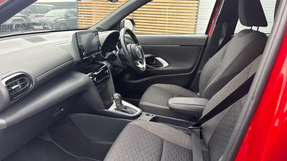 Toyota Yaris Cross 1.5 Hybrid Design 5dr CVT Hybrid Estate - Image 5