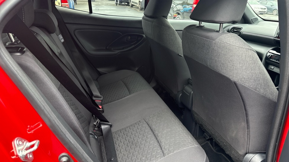 Toyota Yaris Cross 1.5 Hybrid Design 5dr CVT Hybrid Estate - Image 8