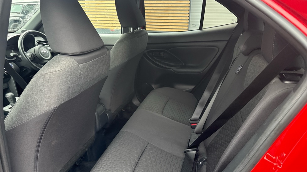 Toyota Yaris Cross 1.5 Hybrid Design 5dr CVT Hybrid Estate - Image 15