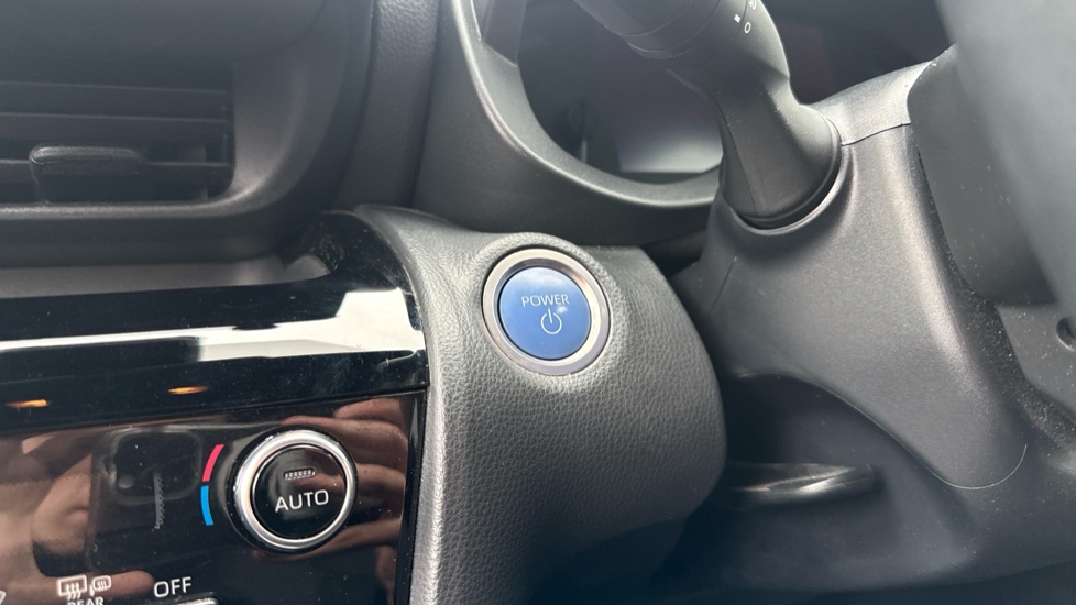 Toyota Yaris Cross 1.5 Hybrid Design 5dr CVT Hybrid Estate - Image 16
