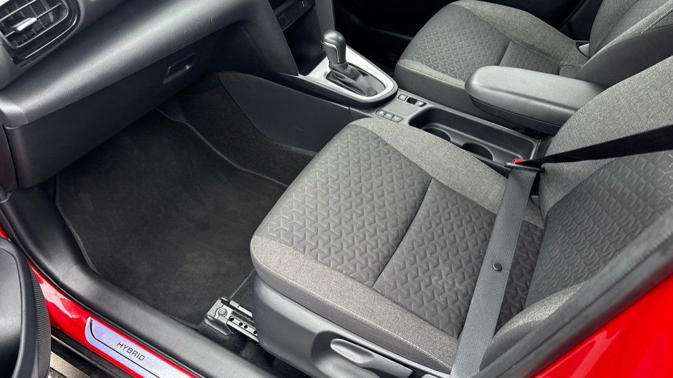 Toyota Yaris Cross 1.5 Hybrid Design 5dr CVT Hybrid Estate - Image 17