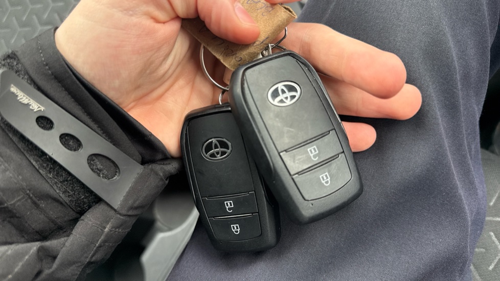 Toyota Yaris Cross 1.5 Hybrid Design 5dr CVT Hybrid Estate - Image 28