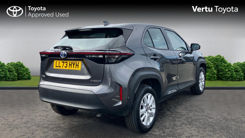 Toyota Yaris Cross 1.5 Hybrid Icon 5dr CVT Hybrid Estate - Image 2