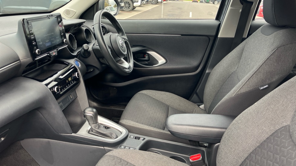 Toyota Yaris Cross 1.5 Hybrid Icon 5dr CVT Hybrid Estate - Image 5
