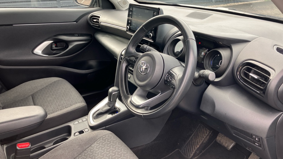Toyota Yaris Cross 1.5 Hybrid Icon 5dr CVT Hybrid Estate - Image 12